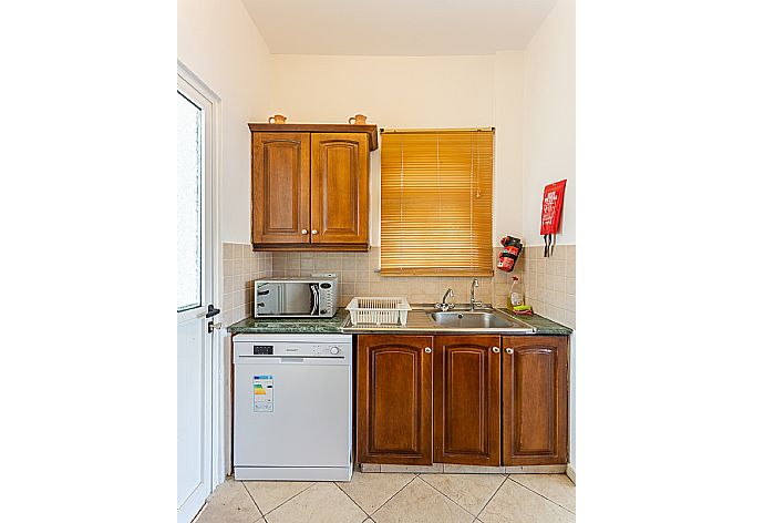 Equipped kitchen . - Villa Chrysanthemum . (Fotogalerie) }}