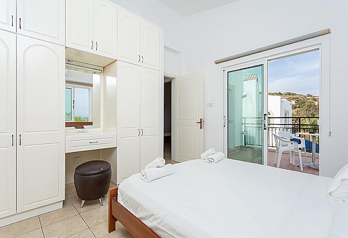 Double bedroom with A/C and balcony access . - Villa Chrysanthemum . (Galerie de photos) }}