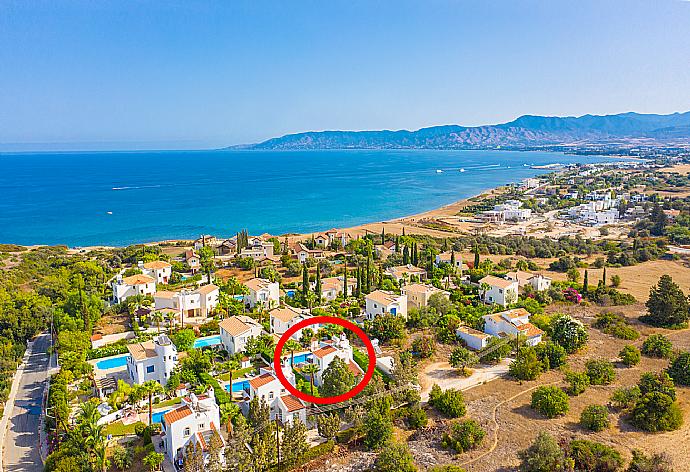 Aerial view showing location of Villa Cleopatra . - Villa Cleopatra . (Galería de imágenes) }}