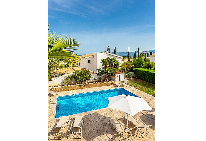 View of pool terrace from upper terrace . - Villa Cleopatra . (Galerie de photos) }}