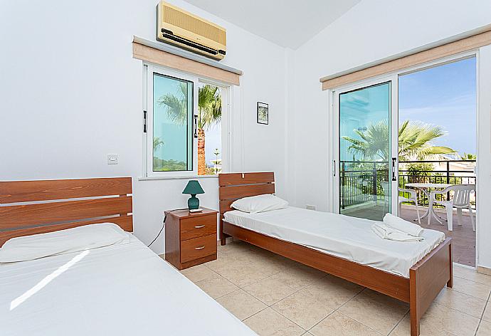 Twin bedroom with A/C and balcony access . - Villa Cleopatra . (Galerie de photos) }}