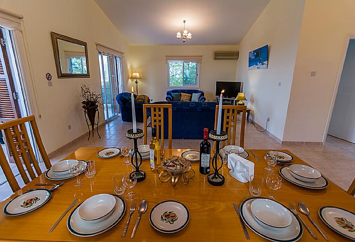 Dining area  . - Villa Maritsa . (Fotogalerie) }}