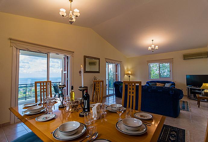 Dining area  . - Villa Maritsa . (Галерея фотографий) }}