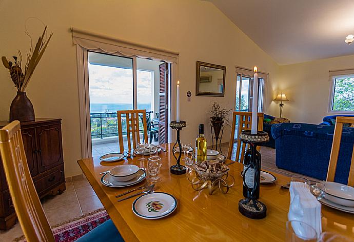 Dining area  . - Villa Maritsa . (Fotogalerie) }}