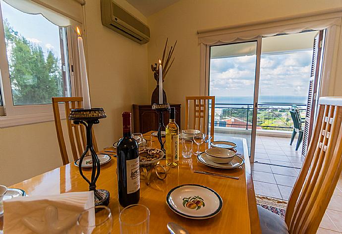 Dining area  . - Villa Maritsa . (Fotogalerie) }}