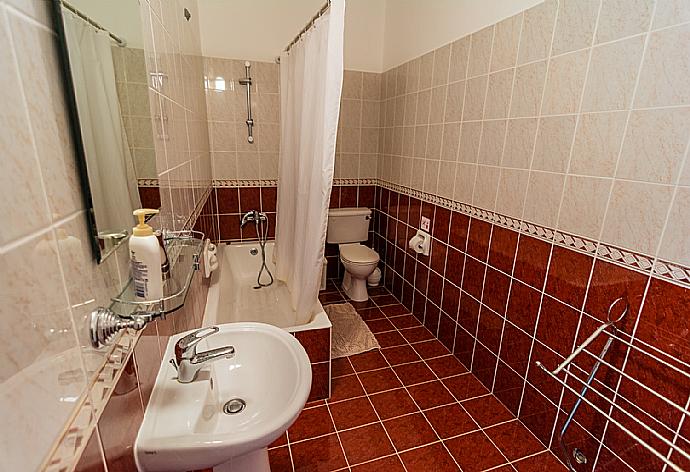 Bathroom  . - Villa Maritsa . (Photo Gallery) }}