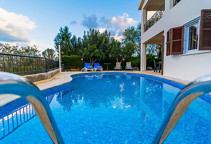 Private pool . - Villa Maritsa . (Galerie de photos) }}