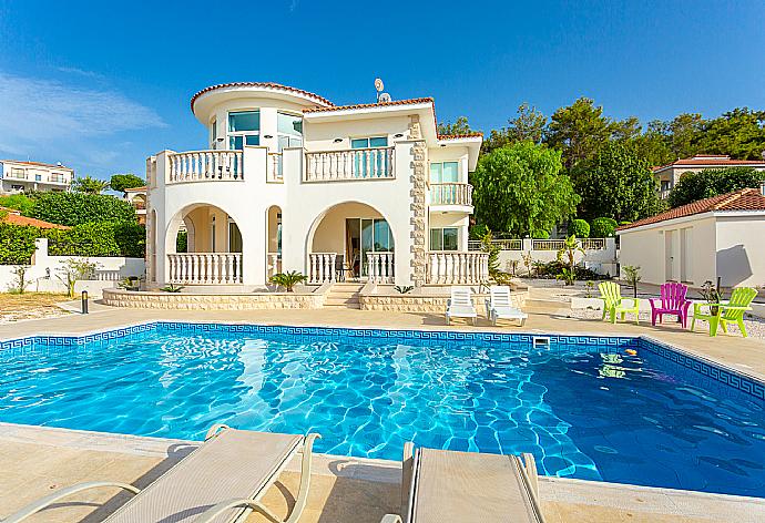 Beautiful villa with private pool and large terrace . - Villa Komissa . (Photo Gallery) }}