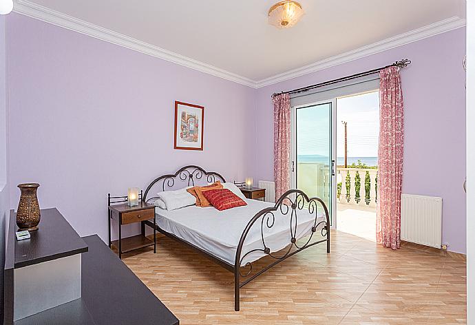 Double bedroom with A/C and balcony access with sea views . - Villa Komissa . (Photo Gallery) }}
