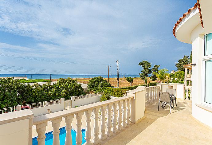 Balcony with sea views . - Villa Komissa . (Photo Gallery) }}