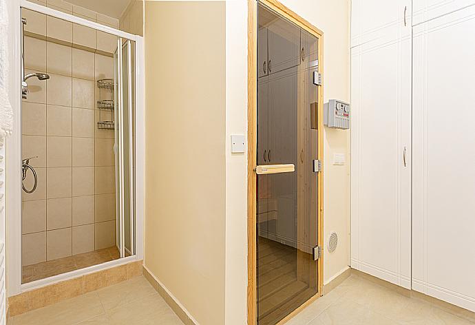 En suite bathroom with shower . - Villa Komissa . (Photo Gallery) }}