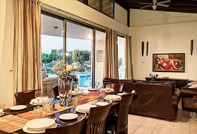 Open-plan living room with sofas, dining area, kitchen, ornamental fireplace, A/C, WiFi internet, satellite TV, DVD player, and terrace access . - Villa Nasia . (Fotogalerie) }}