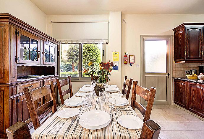 Dining area . - Villa Niki . (Galería de imágenes) }}