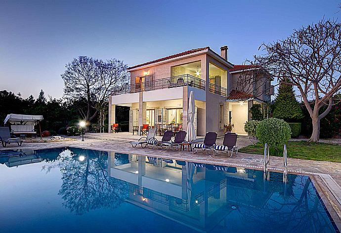 Beautiful villa with private pool and terrace . - Villa Niki . (Галерея фотографий) }}