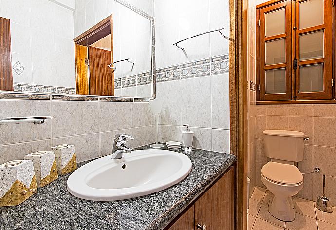 Bathroom . - Villa Irene Palace . (Fotogalerie) }}