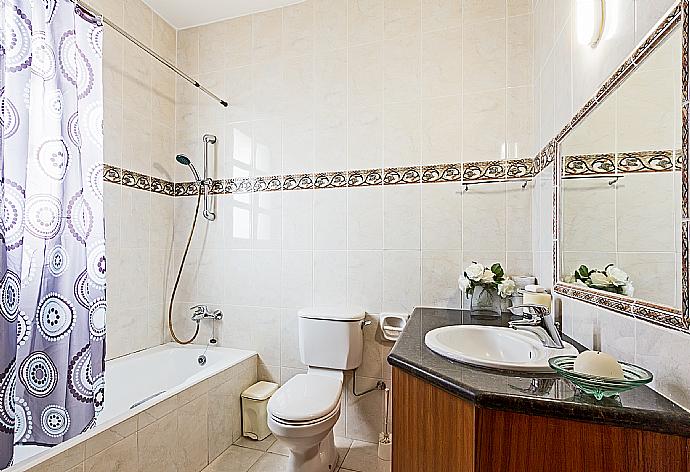 Bathroom . - Villa Irene Palace . (Photo Gallery) }}