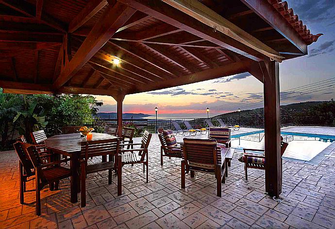 Night view . - Villa Irene Palace . (Photo Gallery) }}