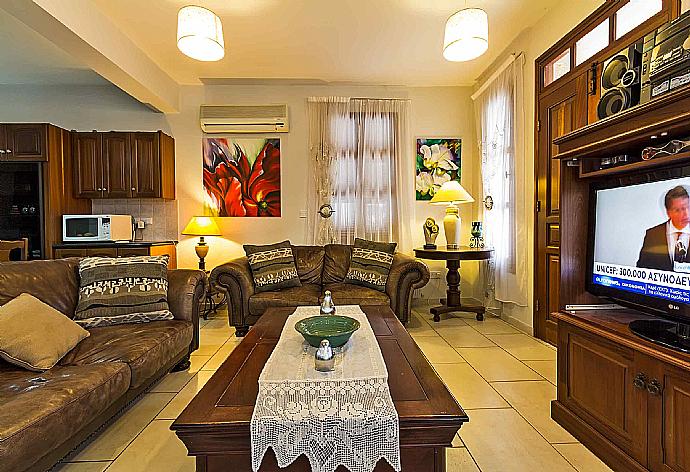 Living room . - Villa Irene Palace . (Photo Gallery) }}