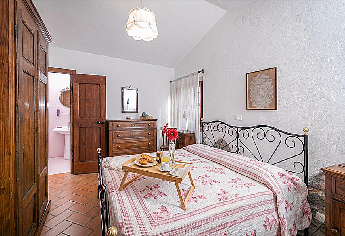 Bedroom . - Villa Mealli . (Photo Gallery) }}