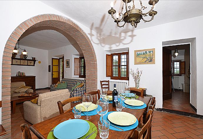 Dining area . - Villa Mealli . (Photo Gallery) }}