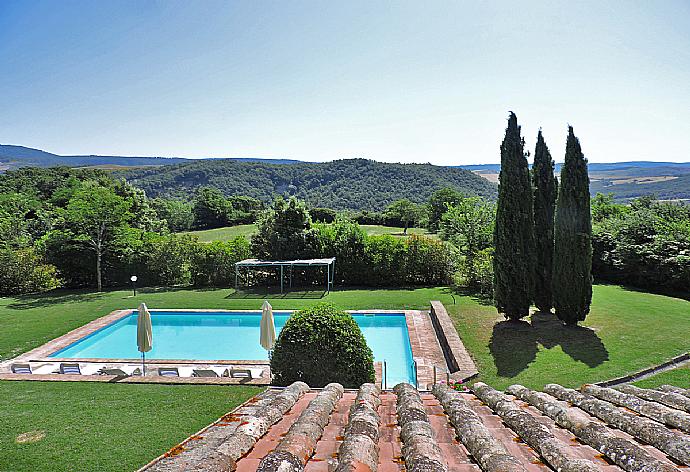 Terrace area and garden . - Villa Mealli . (Fotogalerie) }}