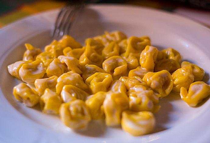 Local pasta . - Villa Mealli . (Galleria fotografica) }}