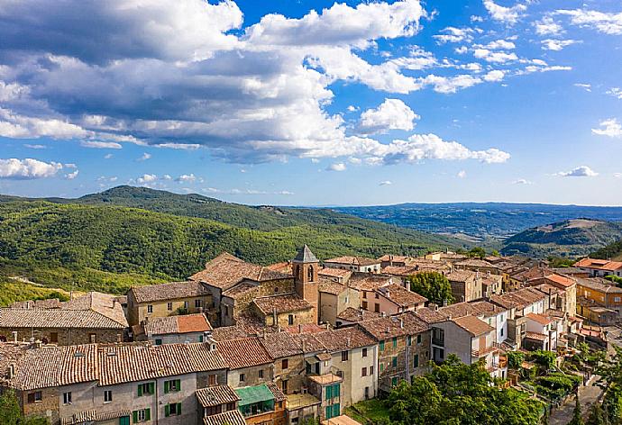 Trevinano . - Villa Mealli . (Галерея фотографий) }}