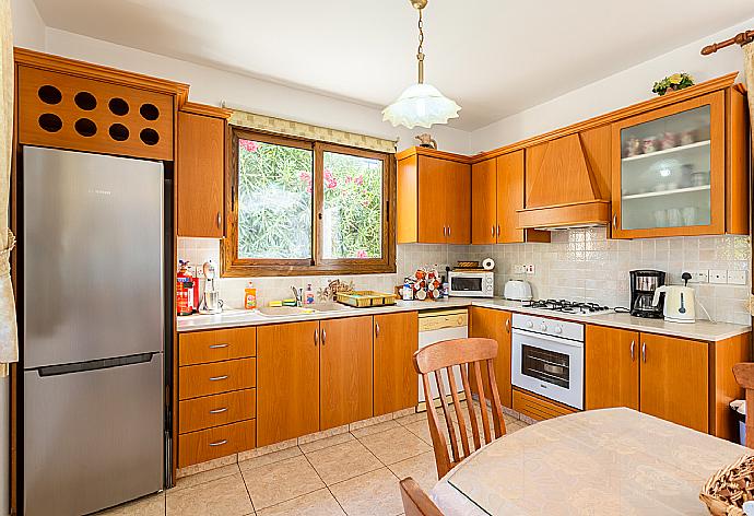 Equipped kitchen . - Villa Ellada 2 . (Галерея фотографий) }}