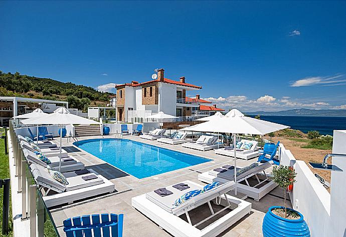 Beautiful apartment with shared pool and terrace with sea views . - Junior Suite I . (Galleria fotografica) }}