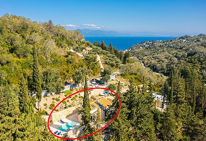 ,Aerial view showing location of Villa Alexandros . - Villa Alexandros . (Galería de imágenes) }}