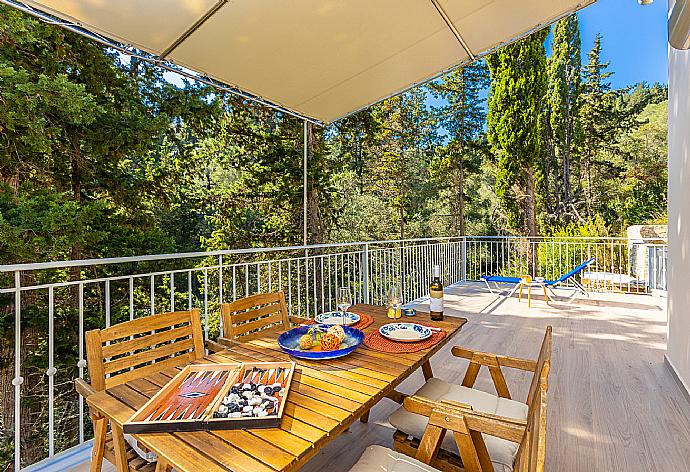 Sheltered terrace area with woodland views . - Villa Alexandros . (Galleria fotografica) }}