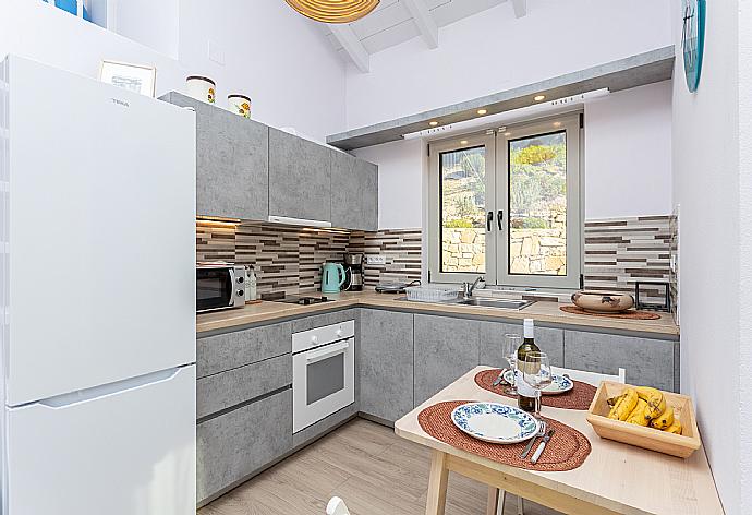 Equipped kitchen . - Villa Alexandros . (Fotogalerie) }}