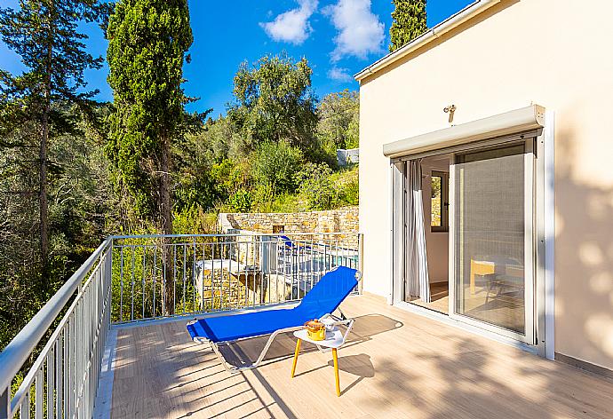 Terrace area with woodland views . - Villa Alexandros . (Fotogalerie) }}