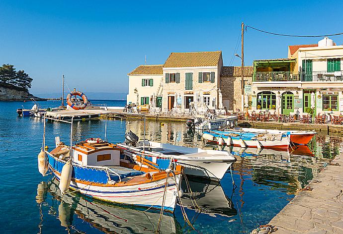 Loggos . - Villa Alexandros . (Galleria fotografica) }}