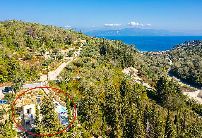 Aerial view showing location of Villa Ifigeneia . - Villa Ifigeneia . (Fotogalerie) }}