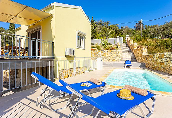Beautiful villa with private pool and terrace with woodland views . - Villa Ifigeneia . (Galería de imágenes) }}
