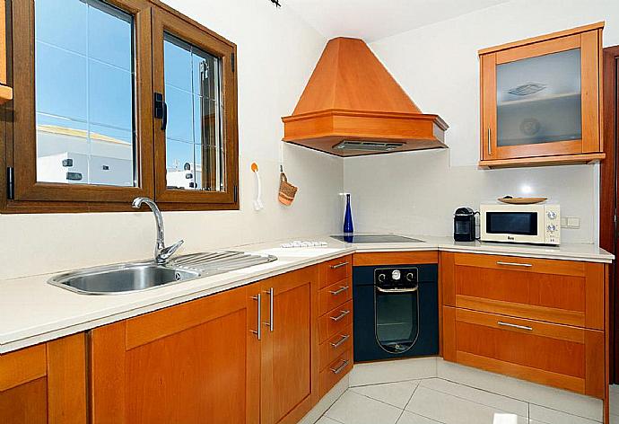 Equipped kitchen with dining area . - Villa Bene . (Photo Gallery) }}