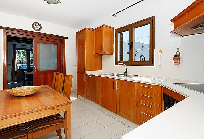 Equipped kitchen with dining area . - Villa Bene . (Photo Gallery) }}