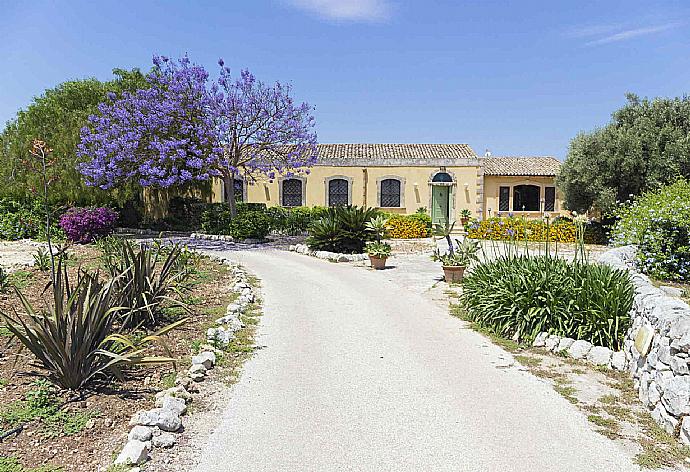 Garden area . - Casale dell Ulivo . (Photo Gallery) }}