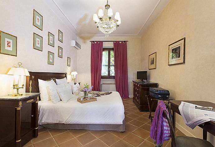 Double bedroom . - Casale dell Ulivo . (Photo Gallery) }}