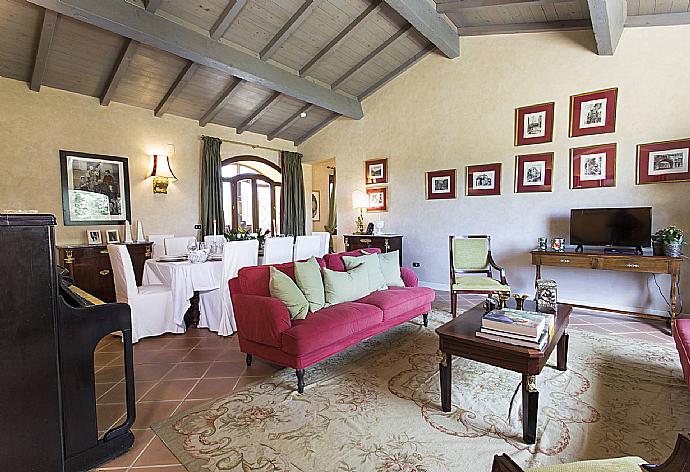 Living room with sofas, dining area, WiFi internet, and satellite TV . - Casale dell Ulivo . (Fotogalerie) }}