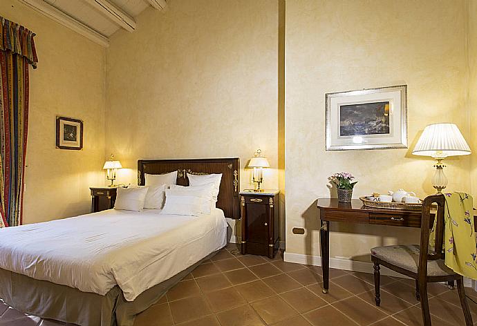 Double bedroom . - Casale dell Ulivo . (Photo Gallery) }}