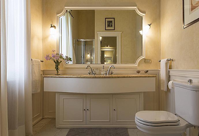 Bathroom . - Casale dell Ulivo . (Photo Gallery) }}