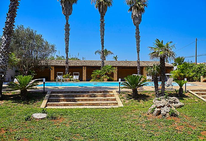 Private pool and terrace . - Villa Lory . (Photo Gallery) }}
