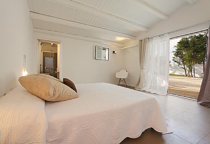 Double bedroom with A/C . - Villa Lory . (Photo Gallery) }}