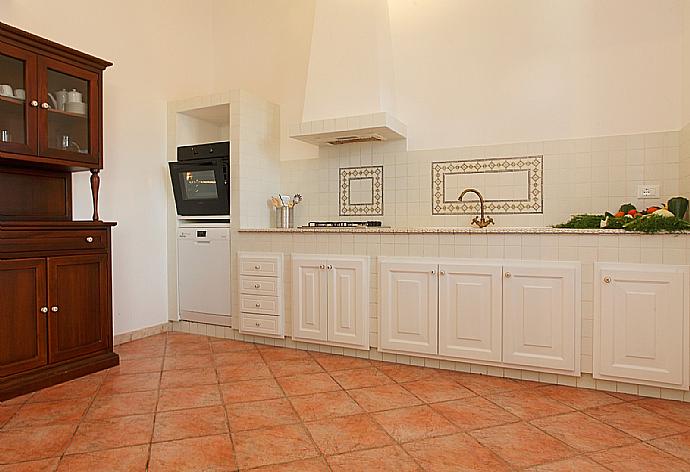 Equipped kitchen . - Villa Lory . (Photo Gallery) }}