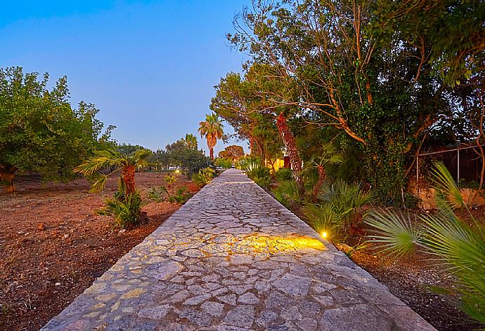 Garden area . - Villa Maraus . (Fotogalerie) }}