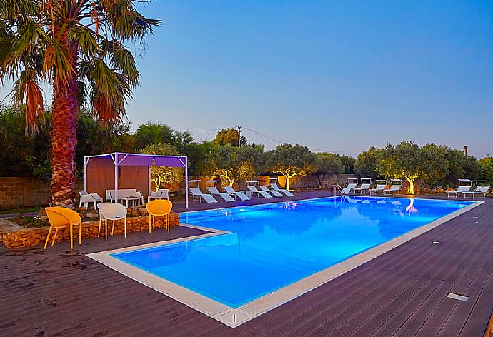 Private pool and terrace . - Villa Maraus . (Galería de imágenes) }}