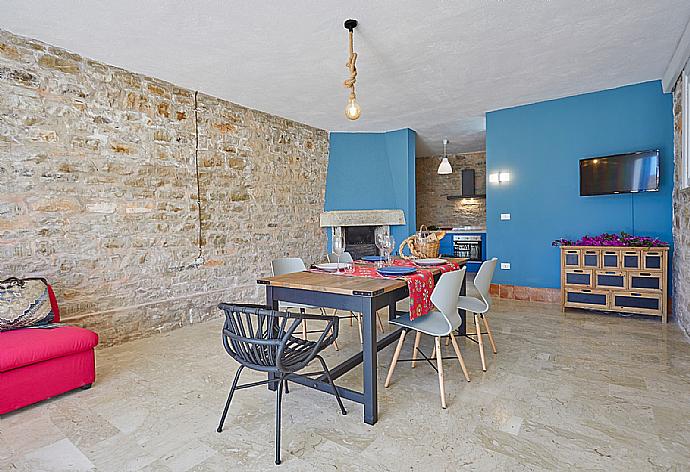 Living room with sofa, dining area, kitchen, ornamental fireplace, A/C, WiFi internet, and satellite TV . - Villa Maraus . (Fotogalerie) }}