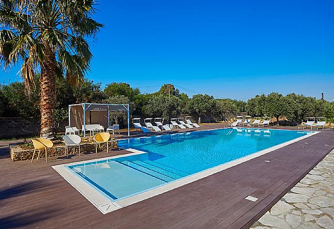 Private pool and terrace . - Villa Maraus . (Galería de imágenes) }}